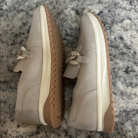 Women's yellow box Cream/taupe Slip-On Shoes with Chain Detail - Picture 5 of 8